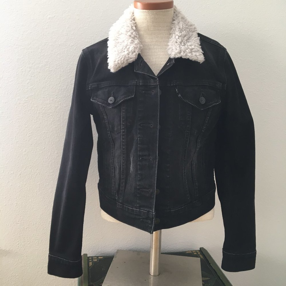 Levi's Cropped Denim Jacket Sherpa Collar